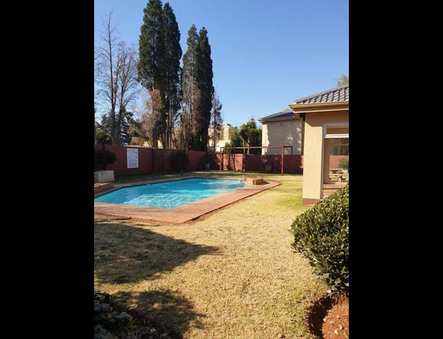 2 BEDROOM PROPERTY TO RENT IN LAKEFIELD